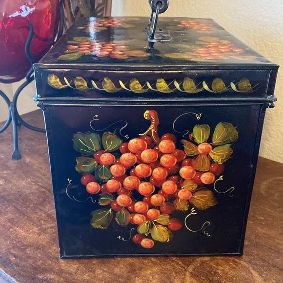 Vintage John Dunn hand signed Folk art metal box w/ handle and latch ‘95 - Picture 4 of 7